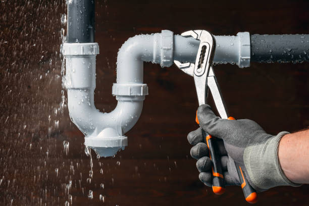Professional Leak Detection technician working in Clinton, WA